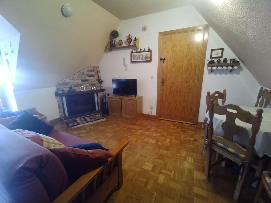 Atico En Pleno Pirineo Apartamento El Pueyo de Jaca Exterior foto