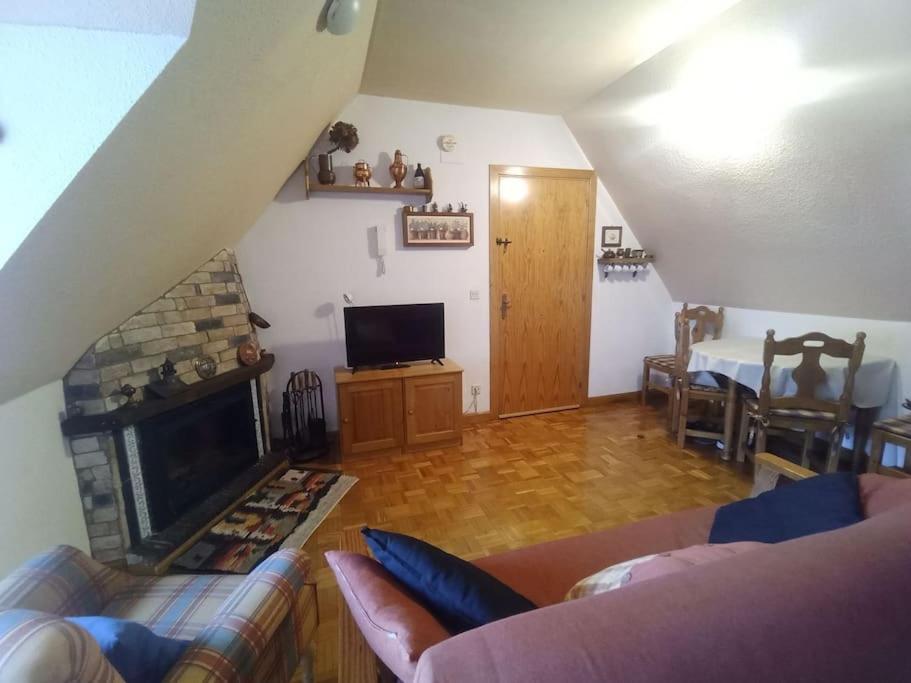 Atico En Pleno Pirineo Apartamento El Pueyo de Jaca Exterior foto
